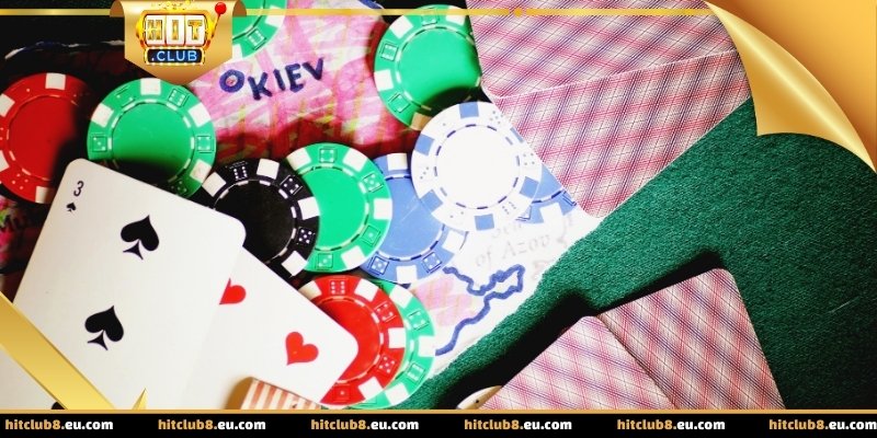 Mini poker thường sử dụng bộ bài tiêu chuẩn gồm năm mươi hai lá